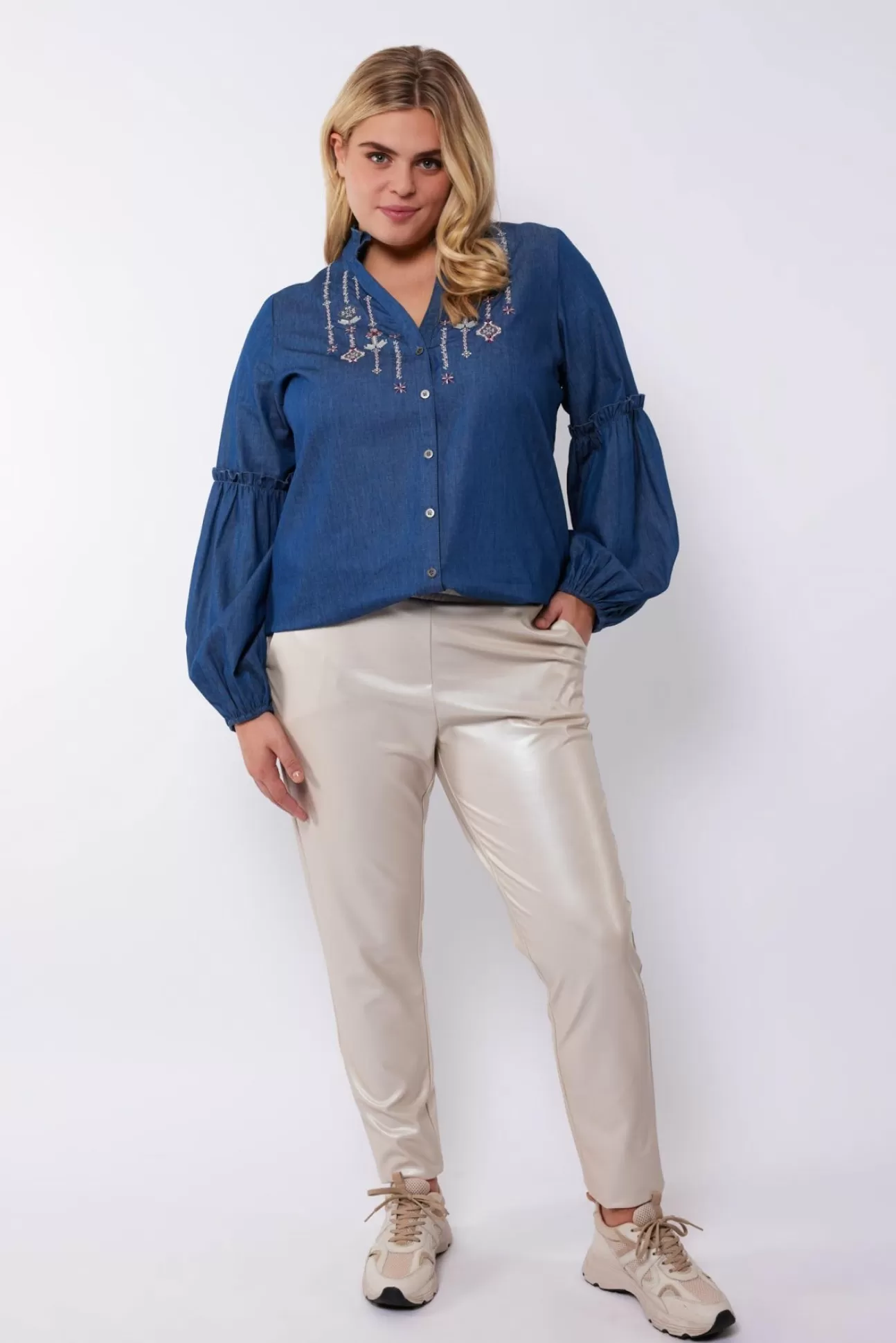 Exxcellent Georgina Broek