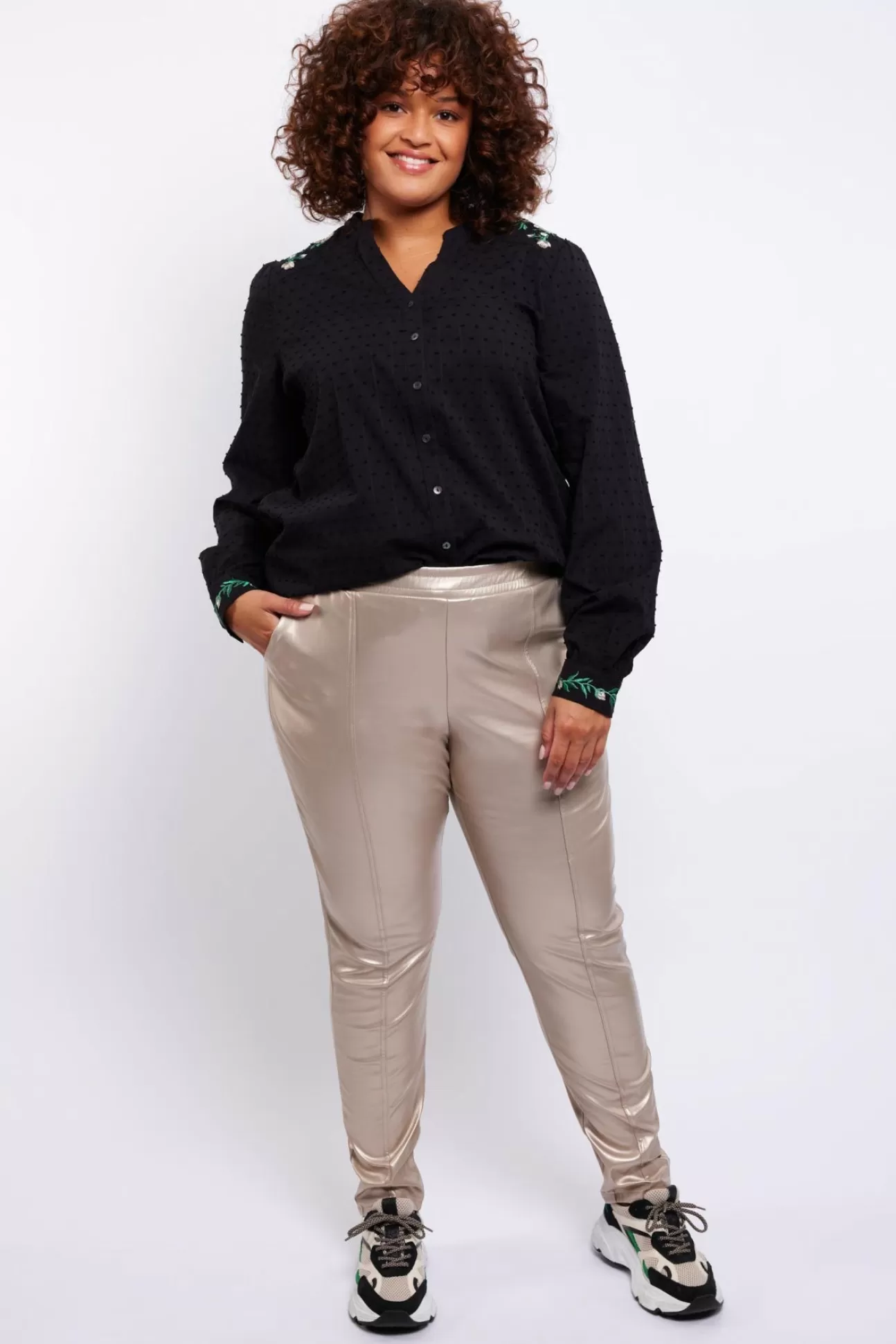 Exxcellent Thyra Broek