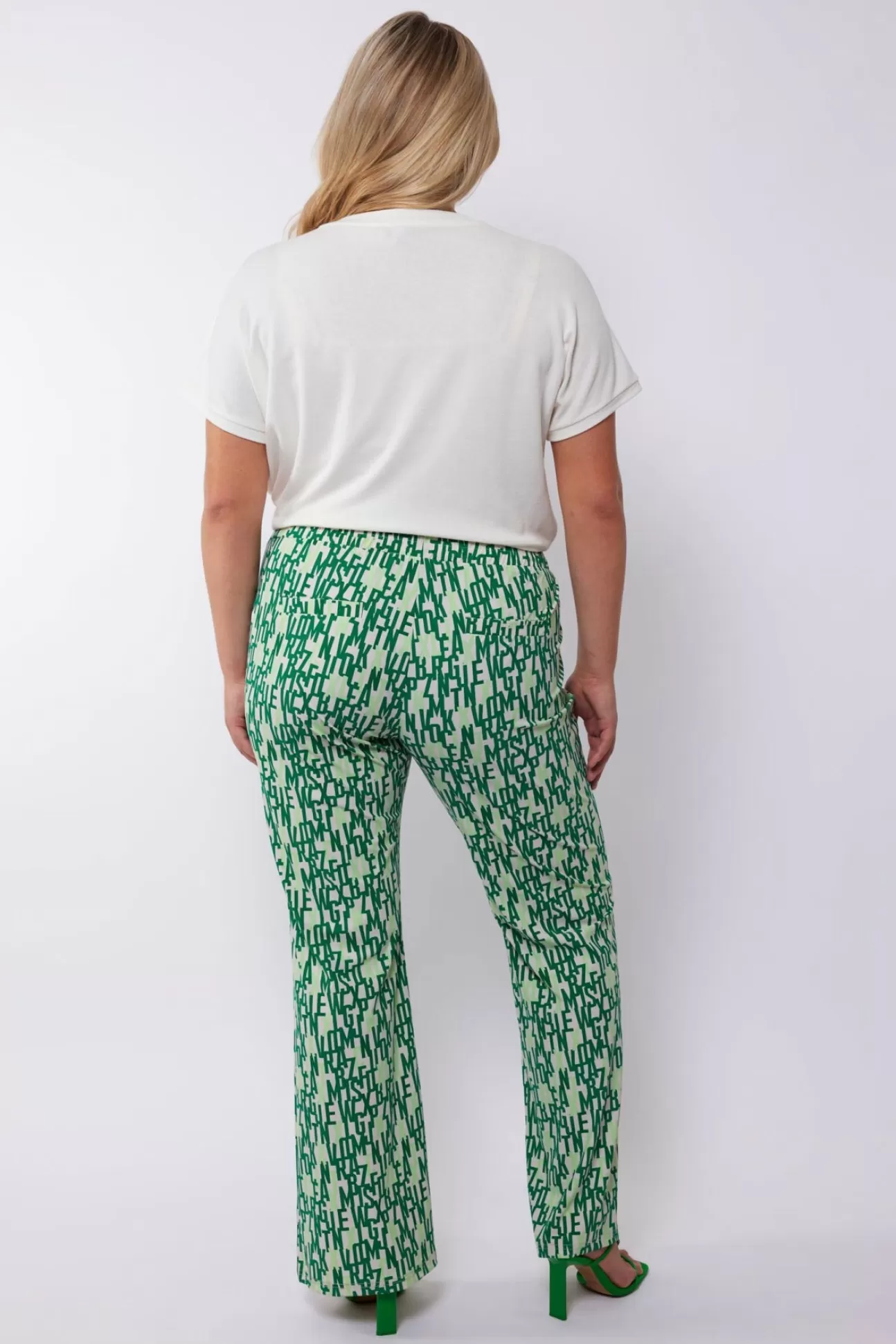 Exxcellent Viviane Broek
